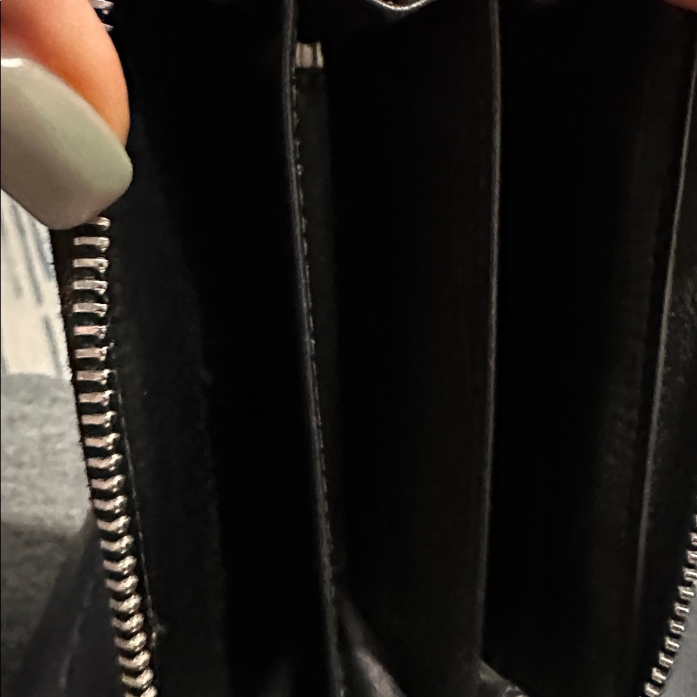 Gucci Black and Beige Logo Wallet - Picture 6 of 7